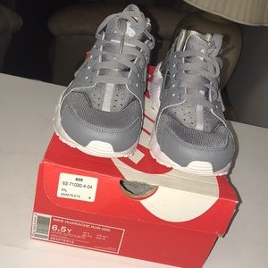 6.5 NIKE Gray Huarache